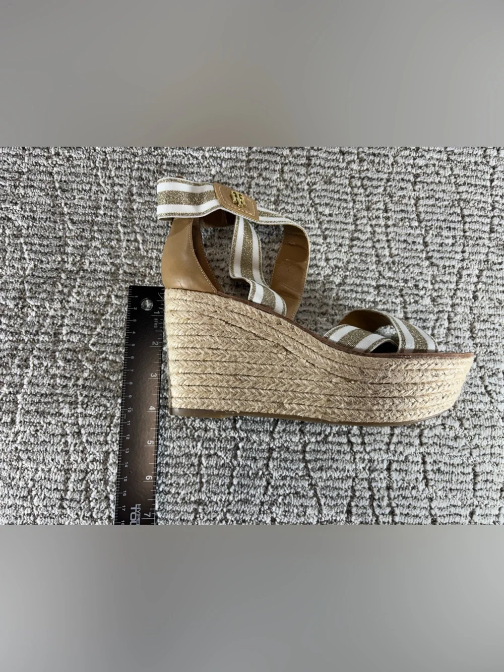 Tommy Hilfiger Women's Size 8.5 Gold Multi Texture Theia Espadrille Wedge Sandal